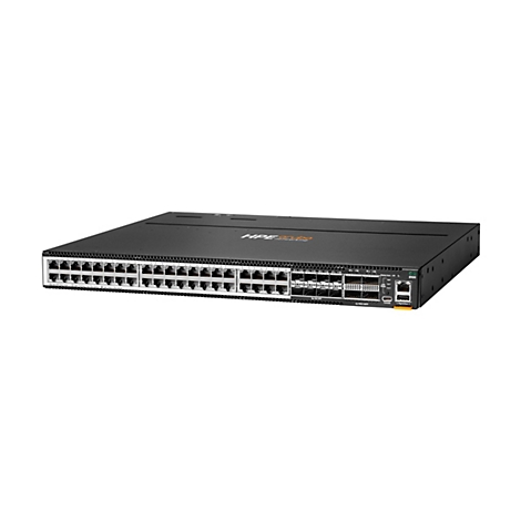 HPE Aruba Networking 8100 Switch mit zahlreichen Anschlüssen vor weißem Hintergrund.