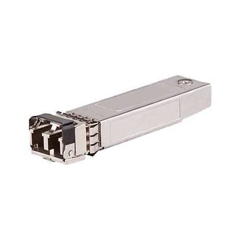 Ein silberfarbener SFP-Transceiver, einsteckbar für Datenübertragung. Vorderseite mit schwarzem Kunststoff und Metall. Detailaufnahme.