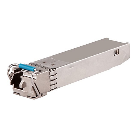 Ein silberner SFP-Transceiver. Mit blauem Hebel.