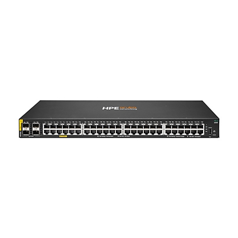 Ein schwarzer Netzwerk-Switch mit Ports und Anschlüssen. Oben ist das Logo von HPE Aruba Networking zu sehen.