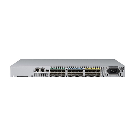 Ein silberfarbener HPE SN3600B FC Switch, Vorderansicht. Er hat zahlreiche Anschlüsse, darunter IOIOI, und eine Stromanschlussbuchse.