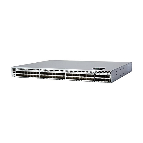 Ein silberner Netzwerk-Switch. Vorderseite mit vielen Anschlüssen und kleinen Löchern.
