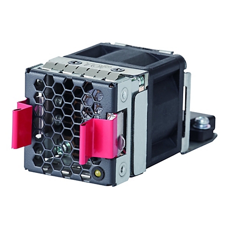 Ein Computerlüfter mit roter Halterung und sechseckigem Gitter vor weißem Hintergrund.