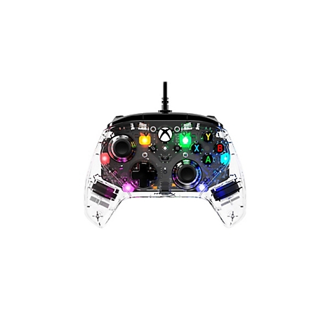 Ein durchsichtiger Xbox-Controller mit farbigen Knöpfen und Lichtern, die das Innenleben zeigen, mit schwarzem Kabel.