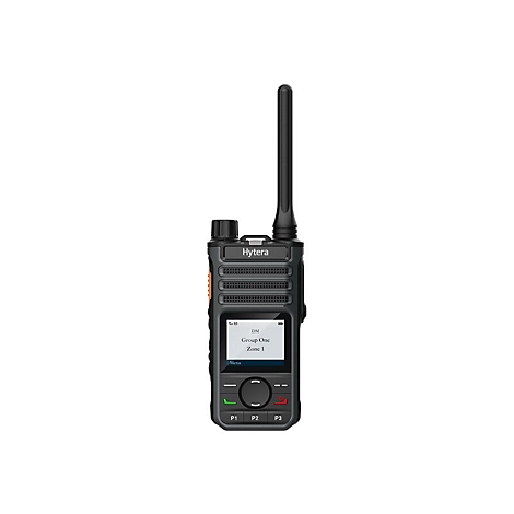 Schwarzes Hytera Handfunkgerät mit Antenne, Display und Tastenfeld vor weißem Hintergrund.