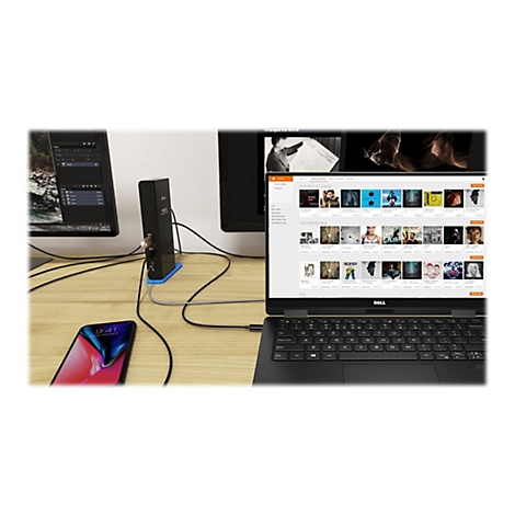 Un ordinateur portable, un smartphone et un appareil connectÃ© Ã  des moniteurs sont sur un bureau. Un service de streaming musical est ouvert sur l'ordinateur portable.