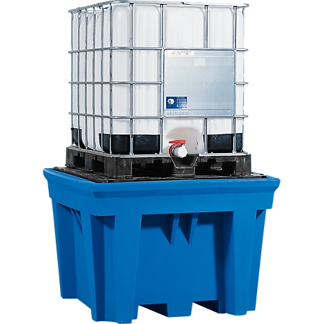 A white IBC container in a metal cage stands on a black pallet and a blue spill containment.