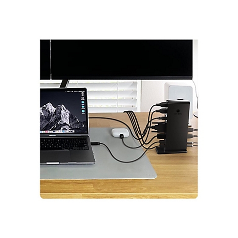 Bureau avec ordinateur portable, moniteur, hub USB et cÃ¢bles connectÃ©s.