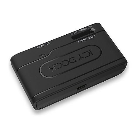 Schwarzes ICY DOCK GehÃ¤use fÃ¼r Festplatten. Oben steht 2.5 SATA, M.2 NVMe/SATA. USB-C Anschluss.