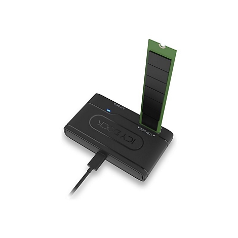 Ein schwarzes ICY DOCK-GerÃ¤t mit einem vertikal eingesteckten grÃ¼nen Speichermodul. Ein Kabel ist angeschlossen.