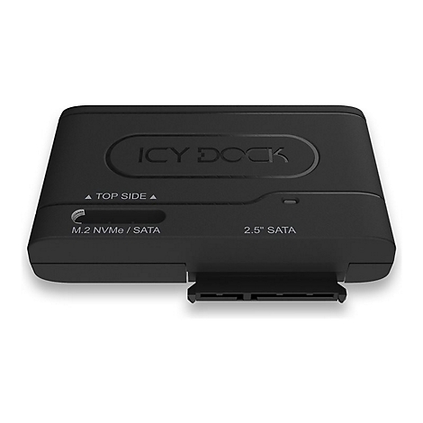 Schwarzer ICY DOCK Adapter, oben steht ICY DOCK. Unterhalb: M.2 NVMe / SATA und 2.5 SATA. Am unteren Rand ein Stecker.