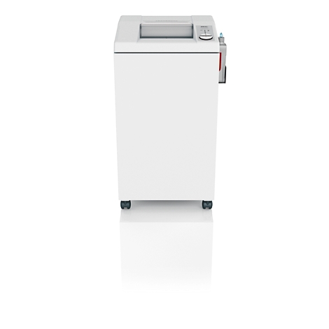 Aktenvernichter in Weiß, Vorderansicht. Mit Papiereinzug oben, Bedienfeld rechts.