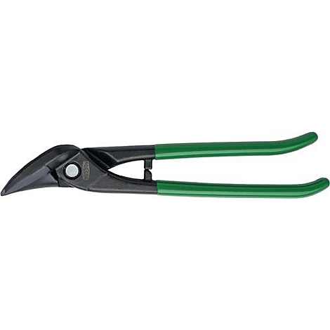 Een metaalschaar, voornamelijk zwart met groene handvatten. De bladen zijn gebogen om het snijden te vergemakkelijken.