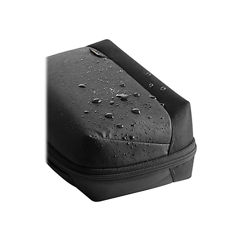 Nahaufnahme einer schwarzen Tasche, bedeckt mit Wassertropfen, Reißverschluss und Textilgewebe.