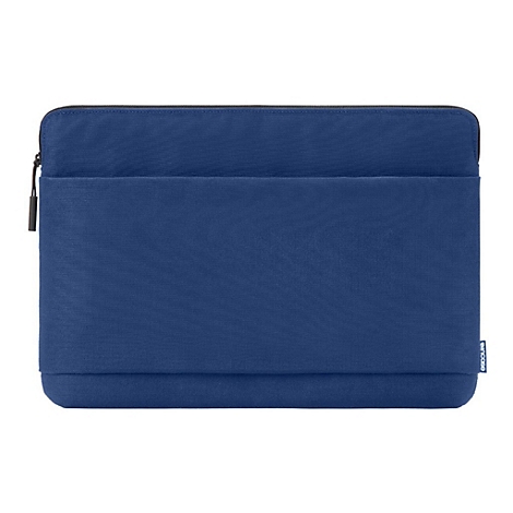 Blaue Laptop-Hülle. Reißverschluss an der Oberseite, Incase-Logo.