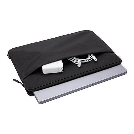 Schwarze Laptoptasche mit Reißverschluss, einem Laptop, Netzteil und Kabeln.