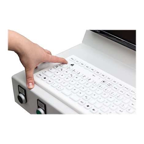 Eine Hand drückt die Esc-Taste auf einer weißen Tastatur. Links befinden sich Knöpfe mit der Aufschrift „Laser STOP“ und „Laser START“.