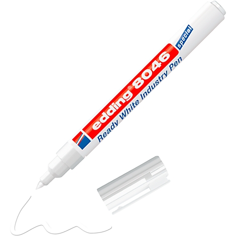 Ein weißer Edding-Industrie-Stift mit roter Beschriftung, der Stift liegt neben seiner Kappe, darunter eine weiße Spur. 