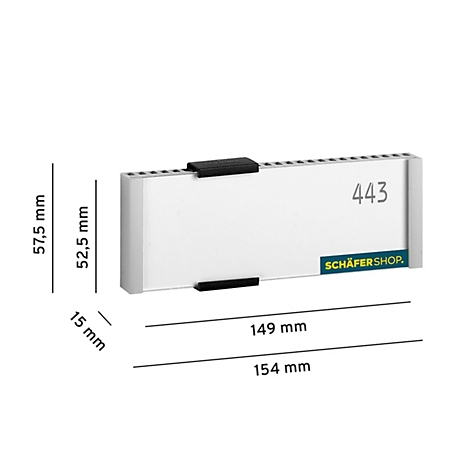 Weisses Schild mit schwarzen Halterungen, Maßen und der Aufschrift 443 und SchäferShop.