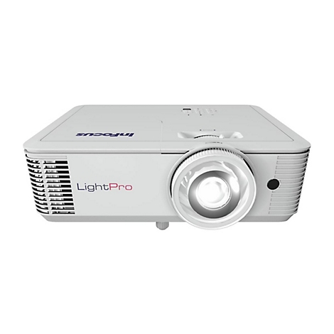 Weißer InFocus LightPro Projektor mit Linse auf der rechten Seite vor neutralem Hintergrund.
