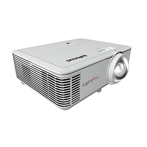 Weißer InFocus LightPro Projektor mit Fokusrad und Lüftungsschlitzen vor weißem Hintergrund.