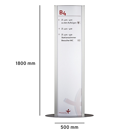 Große, schlanke Orientierungssäule mit Informationen zu Aufzügen, Stationszimmern und WC.