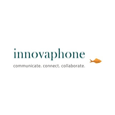 Logo von Innovaphone: Schriftzug in Grün, daneben ein orangefarbener Fisch.
