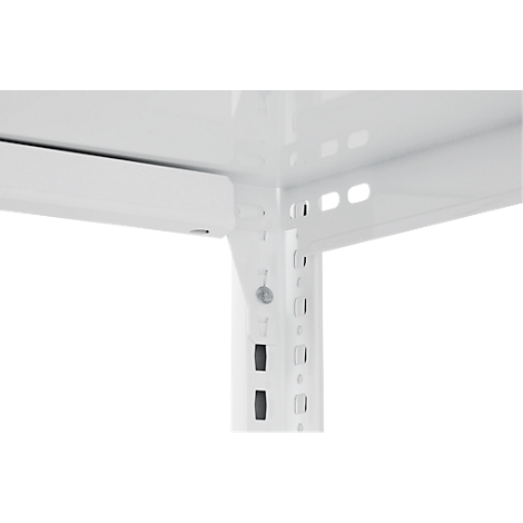 Close-up van een witte hoek van een plank. Metalen hoeken met gaten verbinden twee horizontale en een verticaal oppervlak.