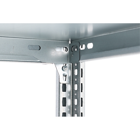 Hoek van een metalen plank met connectoren. Lichtgrijze kleur, gedetailleerd beeld.