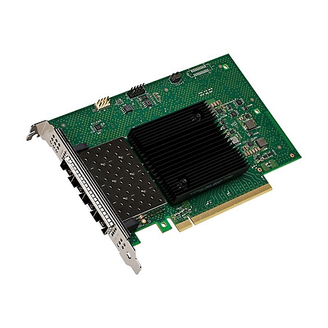 Grüne PCIe-Netzwerkkarte mit schwarzem Kühlkörper und Anschlüssen vor weißem Hintergrund.