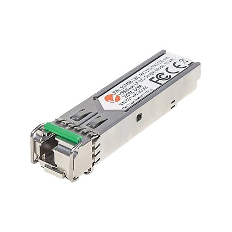 Silberner SFP-Transceiver mit grünem Verschlusshebel und weißem Etikett mit technischen Angaben.