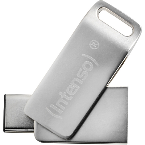 Zwei silberfarbene USB-Sticks liegen übereinander, einer mit der Aufschrift "(Intenso)".
