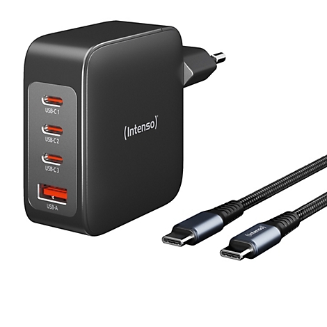 Schwarzes Ladegerät mit USB-C und USB-A Anschlüssen. Zwei Ladekabel liegen daneben.