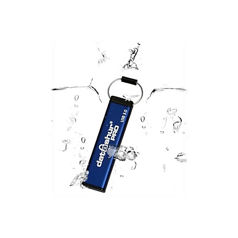 Blauer USB-Stick der Marke datAshur PRO mit Schlüsselring, umgeben von Wasserspritzern.