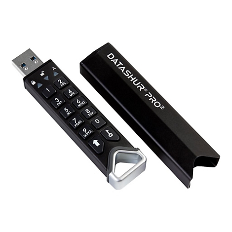 Schwarzer USB-Stick mit Tastatur, silberner Öse und separater Schutzhülle. Auf der Hülle steht 'DATASHUR PRO2'.