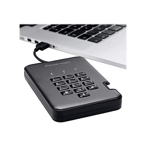 Schwarze Festplatte mit Zifferntasten und angeschlossenem Laptop. Das Produkt ist mit "iStorage" beschriftet.