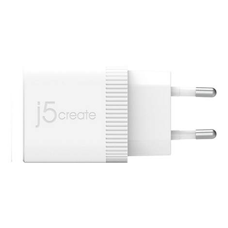 Weißes Netzteil mit Aufdruck "j5create", zwei Steckern. Stecker rechts ausgerichtet.