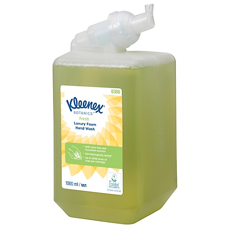 Botella de jabón verde con dispensador blanco y etiqueta 'Kleenex Botanics'.