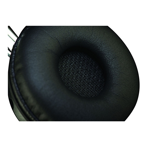 Nahaufnahme eines schwarzen Kopfhörer-Ohrpolsters aus Leder. In der Mitte befindet sich ein schwarzes, poröses Material.