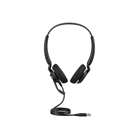 Schwarzes Headset mit Ohrmuscheln, Bügel und Kabel mit USB-Stecker. Auf weißem Hintergrund.