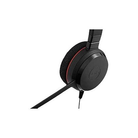 Gros plan d'un casque noir. Un coussin avec une bordure orange, un bras de microphone et un cÃ¢ble sont visibles.