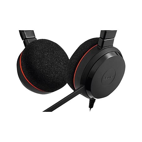 Casque noir avec bordure rouge. Bras de microphone, coussinets d'oreille en tissu.