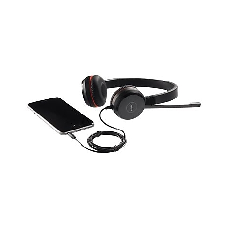 Casque noir avec microphone connecté à un smartphone. Les écouteurs sont bordés de rouge.
