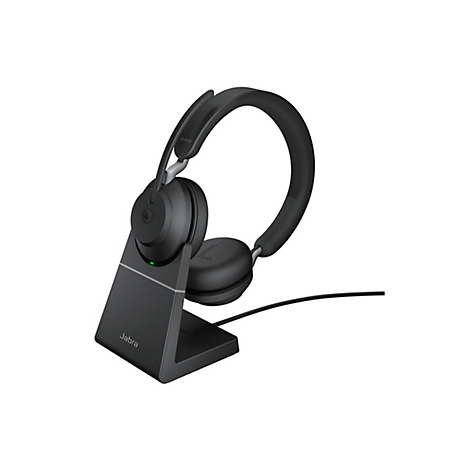 Schwarzes Jabra Headset, das auf einer Ladestation steht. Auf dem Headset und der Ladestation ist das Jabra Logo sichtbar.