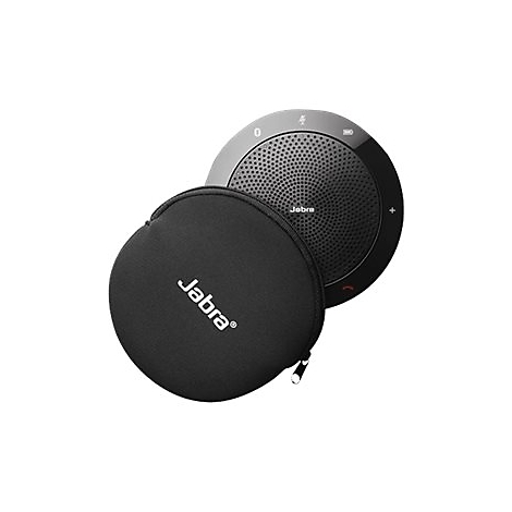 Haut-parleur Jabra noir avec étui. Haut-parleur rond avec boutons dont le volume et la prise d'appel. Logo Jabra sur l'étui et le haut-parleur.