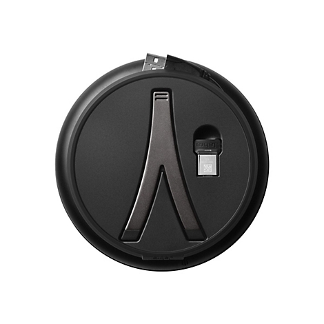 Schwarzes Jabra-Headset und USB-Adapter im Etui, Draufsicht. USB-Stecker oben, Adapter mit Logo unten.