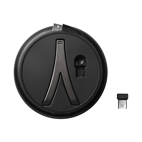 Ein schwarzer Bluetooth-Dongle und sein Lade- / Aufbewahrungscase. Die Basis des Cases ist rund, mit einem markanten metallfarbenen Halter.