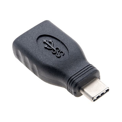 Schwarzer USB-C-Adapter. An einem Ende ein USB-C-Stecker, am anderen Ende der USB-Typ-A-Anschluss. Das USB-Symbol ist auf der Oberfläche.