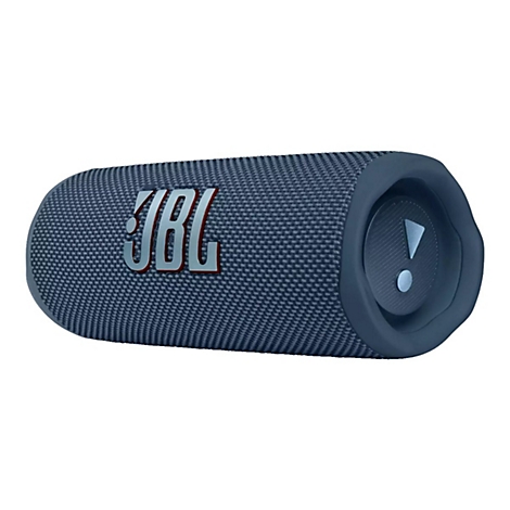Blau-grauer JBL-Bluetooth-Lautsprecher, Textiloberfläche, JBL-Logo. Ende mit Bedienknopf und Ausrufezeichen.