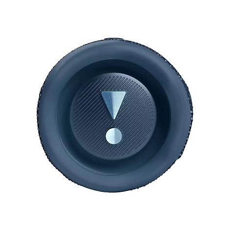 Nahaufnahme eines blauen JBL-Lautsprechers. Auf der Oberfläche sind das JBL-Logo und eine Aussparung mit Textur zu sehen.